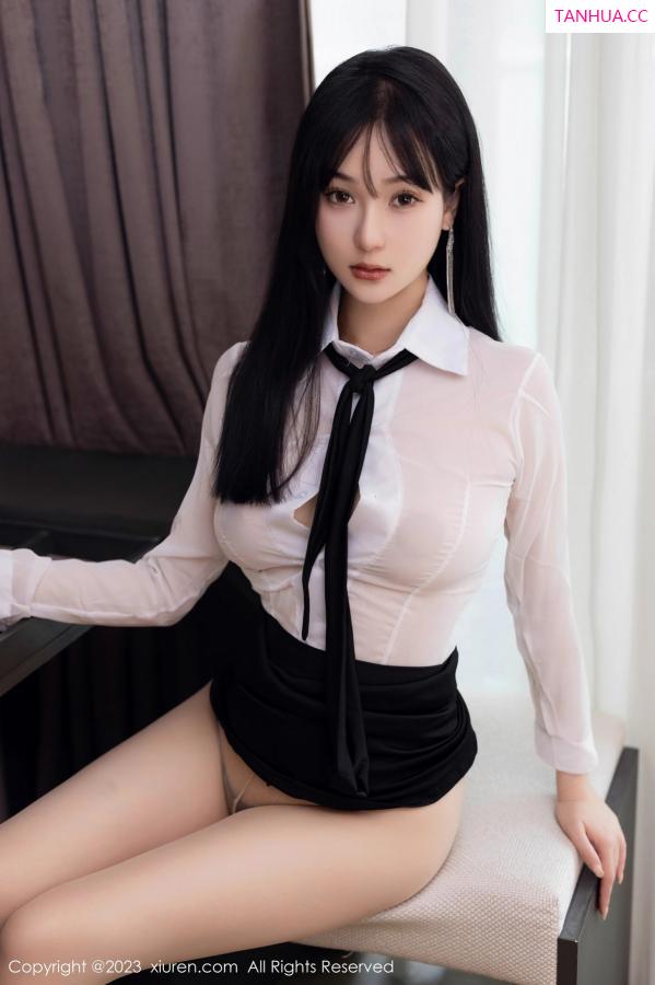 罗熙桐  [XiuRen]高清写真图 2023.05.10 No.6711 桐桐 长靴美腿第25张图片